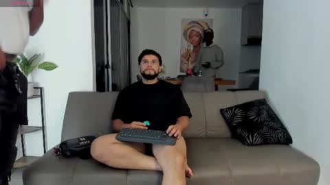 straight__friends Momentaufnahme des Live-Raums auf Chaturbate