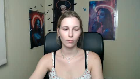 stranger_giirl momentopname van live room op Chaturbate