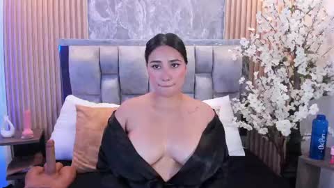 sulay_kim снимок онлайн-комнаты на Chaturbate