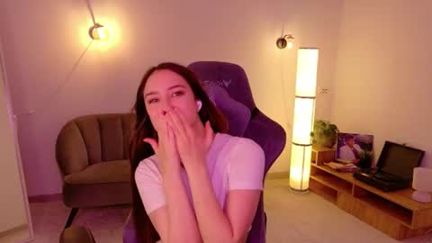 sunshine__lee live room snapshot on Chaturbate