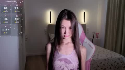 sweetiebones live room snapshot on Chaturbate
