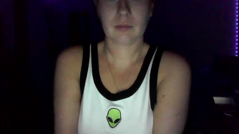 sweetrosiered live room snapshot on Chaturbate