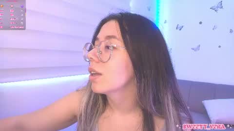 sweettvera_ снимок онлайн-комнаты на Chaturbate