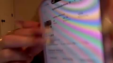 sydneyadkisson live room snapshot on Chaturbate