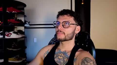 tadeo_prieto_ снимок онлайн-комнаты на Chaturbate