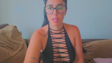 tatiana2224 momentopname van live room op Chaturbate