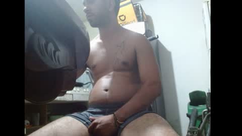 thehousedog live room snapshot on Chaturbate