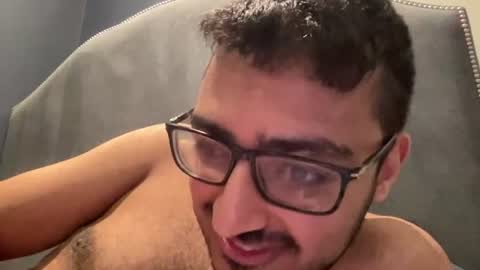 thelargeman957 live room snapshot on Chaturbate