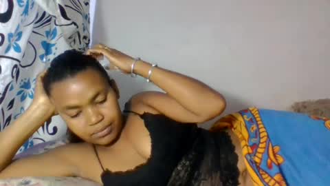 theresee251341 live room snapshot on Chaturbate