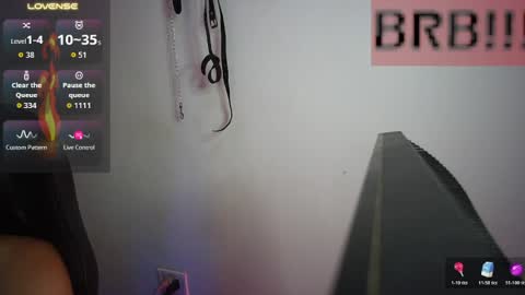 thiara_dor live room snapshot on Chaturbate