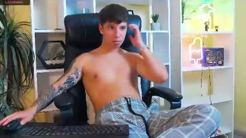 thomas_edisonn momentopname van live room op Chaturbate
