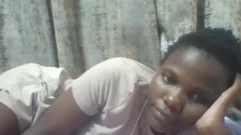 tina2030_1 Momentaufnahme des Live-Raums auf Chaturbate