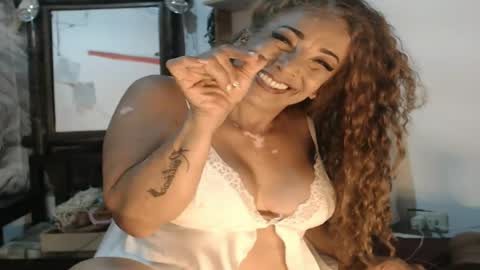 tina_sexydance live room snapshot on Chaturbate