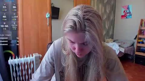 tiny_kiss captura da sala ao vivo na Chaturbate