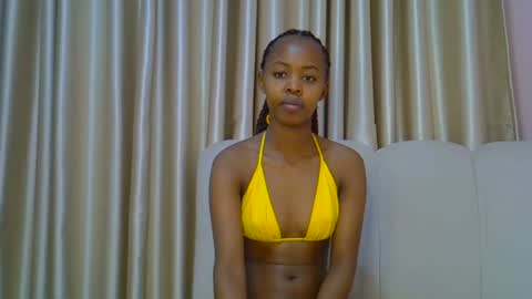tinybarbie_ captura da sala ao vivo na Chaturbate