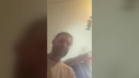 tnt_tinyntroubble live room snapshot on Chaturbate