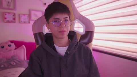 tommy_blue1 live room snapshot on Chaturbate