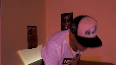 tommy_knuckles live room snapshot on Chaturbate