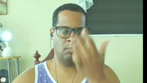 toni2814 momentopname van live room op Chaturbate