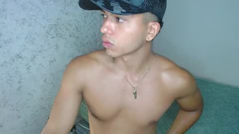 tonydesire_ Momentaufnahme des Live-Raums auf Chaturbate