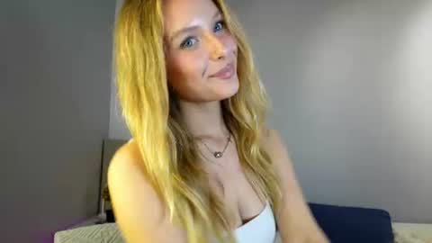 touchmysoull live room snapshot on Chaturbate
