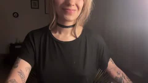 trinitysecrets live room snapshot on Chaturbate