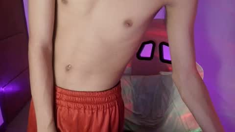 twink_sunny live room snapshot on Chaturbate