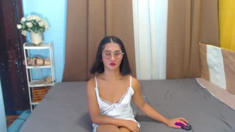 urdreamgirl_chels4uxxx live room snapshot on Chaturbate