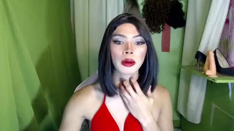 urhuge_angela69xx снимок онлайн-комнаты на Chaturbate