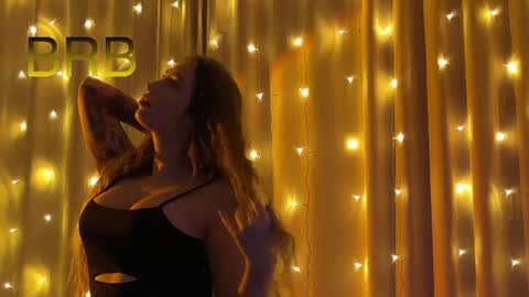 urmissalice captura de la sala en vivo en Chaturbate