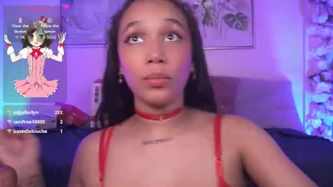 valky__00 momentopname van live room op Chaturbate