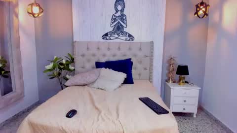 velvet_gold live room snapshot on Chaturbate