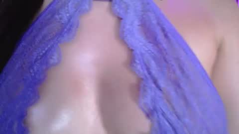 vero_hotlips momentopname van live room op Chaturbate