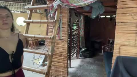 viajemos live room snapshot on Chaturbate
