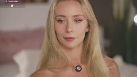 vika54784 live room snapshot on Chaturbate