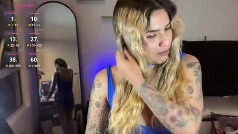 whites_emma live room snapshot on Chaturbate