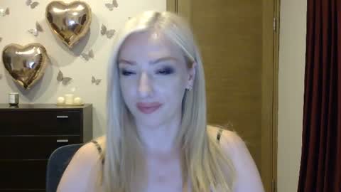 wild_silk_desire momentopname van live room op Chaturbate