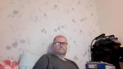 wobble444 live room snapshot on Chaturbate