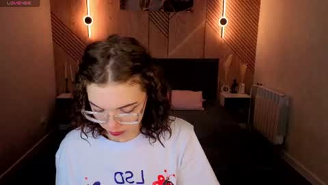 wullwet_rav live room snapshot on Chaturbate