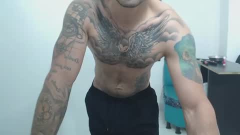 xanderrtt live room snapshot on Chaturbate