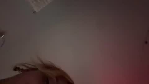 xxxmistykittyxxx Momentaufnahme des Live-Raums auf Chaturbate