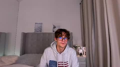 yan_togonist Momentaufnahme des Live-Raums auf Chaturbate