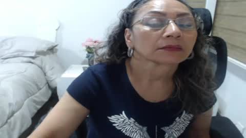 yessilatin captura de la sala en vivo en Chaturbate