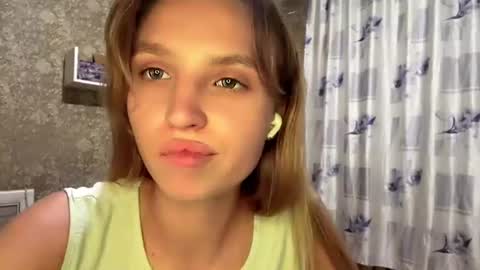 yettavaught momentopname van live room op Chaturbate