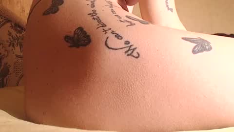 your_emilygush captura de la sala en vivo en Chaturbate