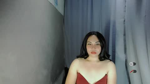 yourkhlaraxx live room snapshot on Chaturbate