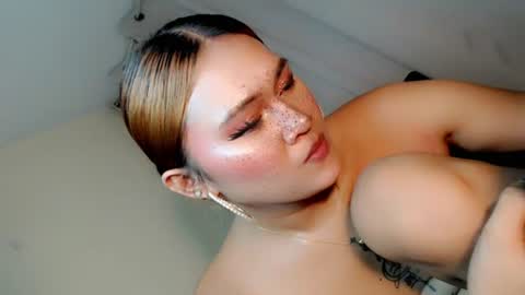 yourlovehoneywalker captura de la sala en vivo en Chaturbate