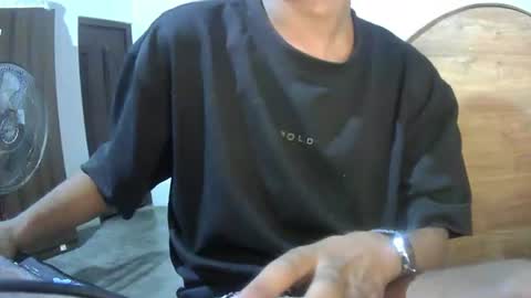yourobedient live room snapshot on Chaturbate