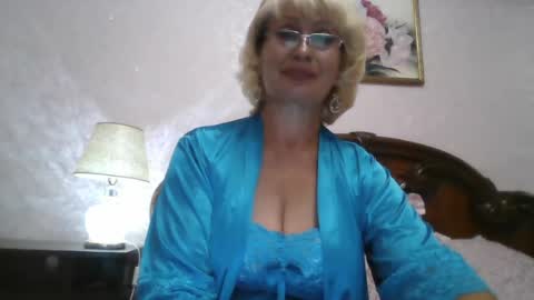 yours_mom снимок онлайн-комнаты на Chaturbate