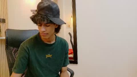 zayn_fox32 снимок онлайн-комнаты на Chaturbate